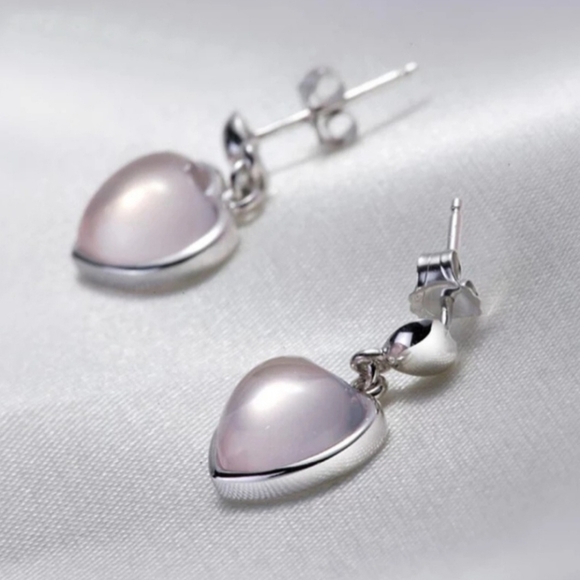 🩷Silver Heart Earrings🩷 - Picture 3 of 4